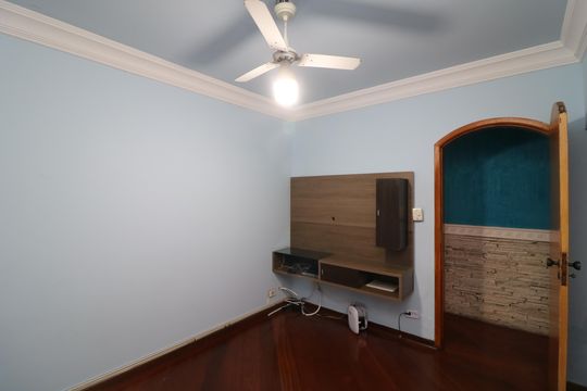 Quarto de casa à venda com 2 quartos, 150m² em Vila Central, São Paulo