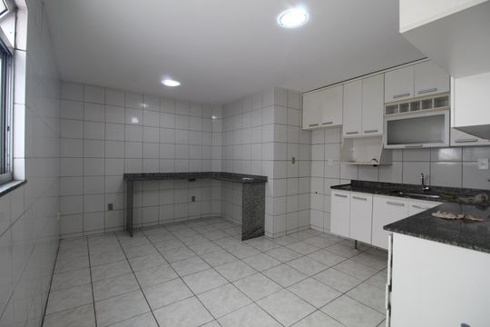 Cozinha de apartamento para alugar com 2 quartos, 116m² em Taquara, Rio de Janeiro