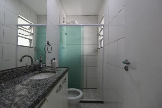 Banheiro Social de apartamento para alugar com 2 quartos, 116m² em Taquara, Rio de Janeiro