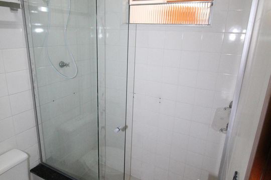 Banheiro de kitnet/studio para alugar com 1 quarto, 26m² em Vila Maria, São José dos Campos