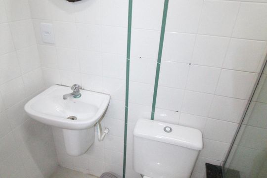 Banheiro de kitnet/studio para alugar com 1 quarto, 26m² em Vila Maria, São José dos Campos