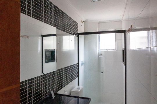 Banheiro de apartamento para alugar com 2 quartos, 50m² em Centro, Guarulhos