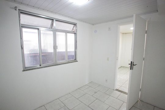 Quarto 2 de casa para alugar com 2 quartos, 60m² em Taquara, Rio de Janeiro
