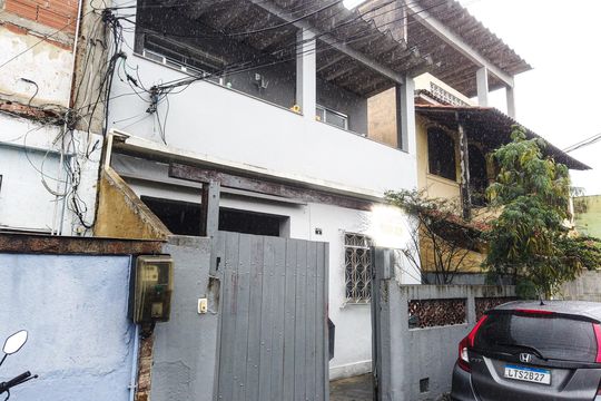 Fachada de casa para alugar com 2 quartos, 60m² em Taquara, Rio de Janeiro