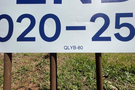 Placa instalada em 17/09/2026 com o código QLYB-80 de casa à venda com 2 quartos, 120m² em Canudos, Novo Hamburgo