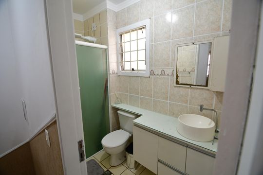Banheiro de casa de condomínio para alugar com 3 quartos, 68m² em Parque Villa Flores, Sumaré