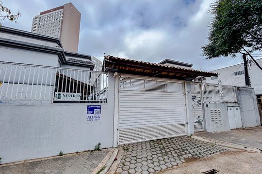 Fachada com Plaquinha de casa de condomínio para alugar com 2 quartos, 57m² em Vila Esperança, São Paulo