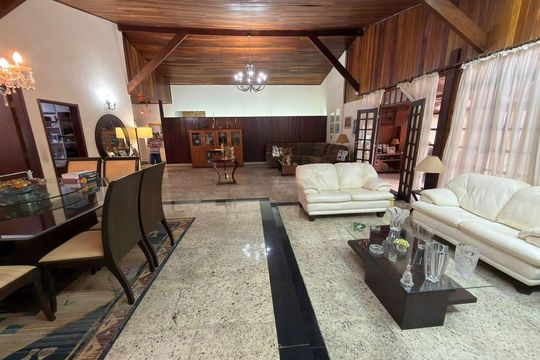 Sala de casa à venda com 6 quartos, 400m² em Qi 5, Brasília