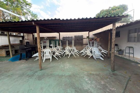 Quintal  de casa à venda com 6 quartos, 400m² em Qi 5, Brasília