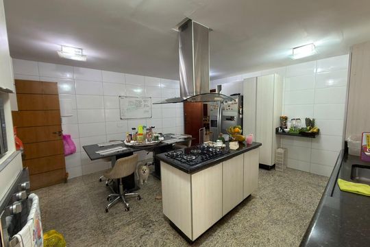 Cozinha de casa à venda com 6 quartos, 400m² em Qi 5, Brasília