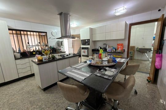 Cozinha de casa à venda com 6 quartos, 400m² em Qi 5, Brasília