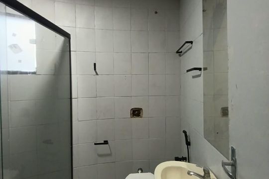 Banheiro de apartamento para alugar com 1 quarto, 50m² em Andrade Araujo, Belford Roxo