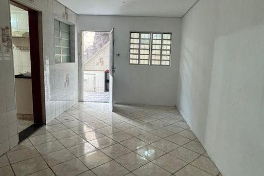 Corredor de casa à venda com 2 quartos, 250m² em Vila Pindorama, Barueri
