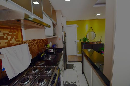 Cozinha de apartamento à venda com 2 quartos, 54m² em Taquaral, Campinas