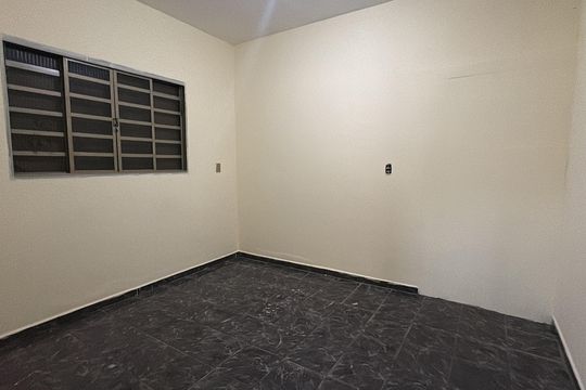 Casa para alugar com 1 quarto, 70m² em Jardim Ana Lúcia, Goiânia