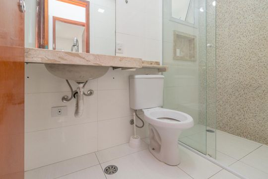 Banheiro de apartamento para alugar com 2 quartos, 49m² em Vila Antonieta, São Paulo
