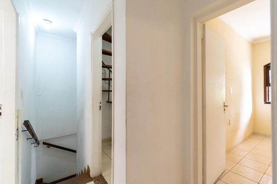 Corredor  de casa à venda com 5 quartos, 200m² em Vila Santa Catarina, São Paulo