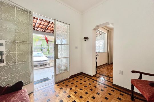 Casa para alugar com 4 quartos, 220m² em Colégio Batista, Belo Horizonte