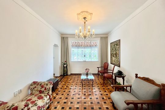 Casa para alugar com 4 quartos, 220m² em Colégio Batista, Belo Horizonte