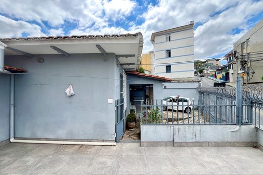 Casa para alugar com 4 quartos, 220m² em Colégio Batista, Belo Horizonte