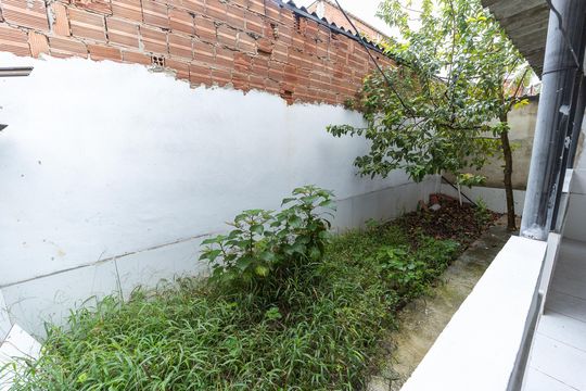 Quintal de casa para alugar com 3 quartos, 110m² em Cosmos, Rio de Janeiro