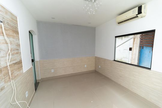 Sala de casa para alugar com 3 quartos, 110m² em Cosmos, Rio de Janeiro