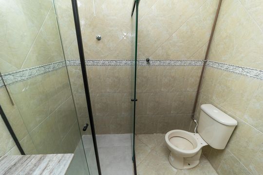Banheiro de casa para alugar com 3 quartos, 110m² em Cosmos, Rio de Janeiro