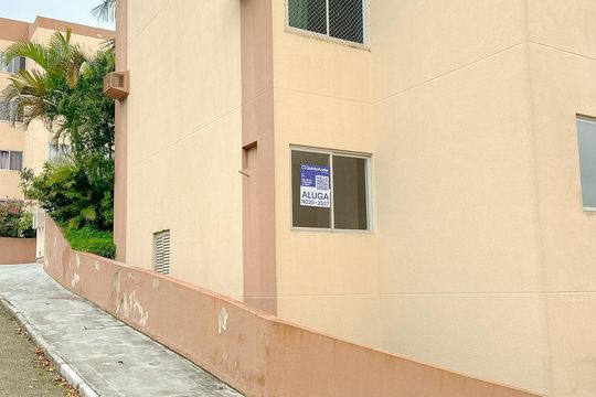 Fachada de apartamento para alugar com 3 quartos, 82m² em Serraria, São José