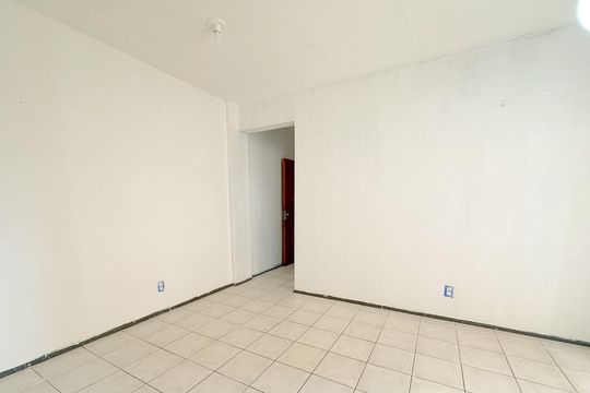 Sala de apartamento para alugar com 3 quartos, 82m² em Serraria, São José