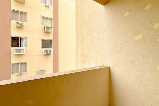 Varanda de apartamento para alugar com 3 quartos, 82m² em Serraria, São José