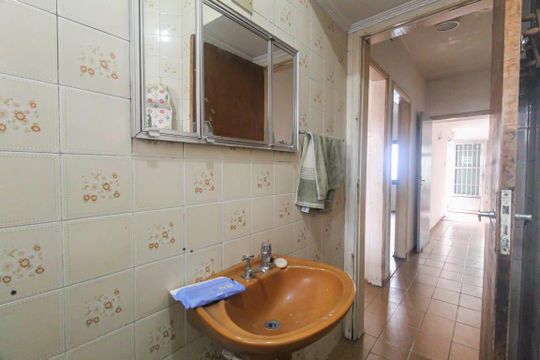 Banheiro de casa à venda com 3 quartos, 150m² em Vila Paulo Silas, São Paulo