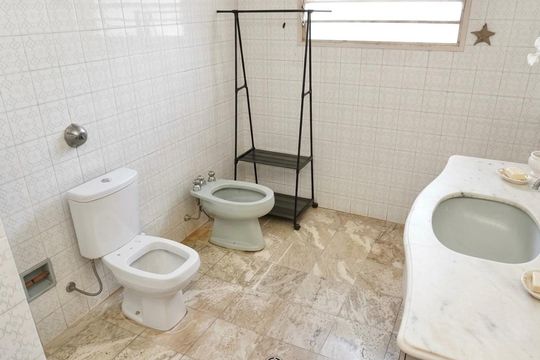 Suíte - Banheiro  de casa à venda com 5 quartos, 386m² em Serra, Belo Horizonte