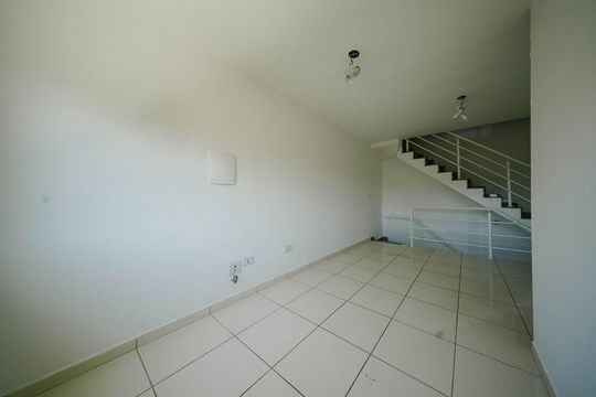 Sala de casa para alugar com 2 quartos, 110m² em Vila Talarico, São Paulo