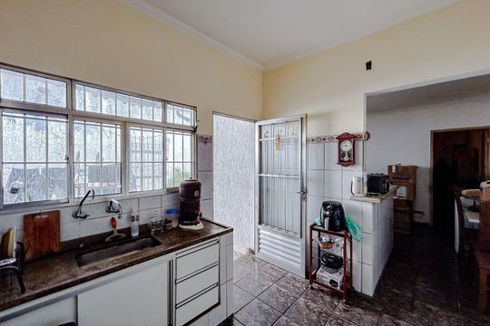 Cozinha 2 de casa à venda com 5 quartos, 257m² em Vila Carrão, São Paulo