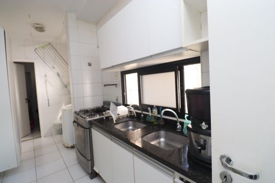Cozinha de apartamento para alugar com 3 quartos, 126m² em Patamares, Salvador