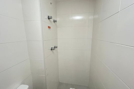 Banheiro de apartamento à venda com 2 quartos, 52m² em Encantado, Rio de Janeiro