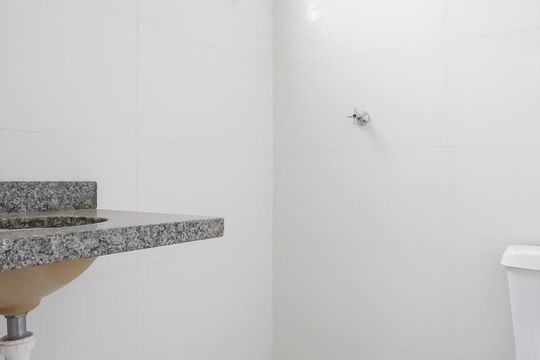Banheiro da suíte de apartamento à venda com 2 quartos, 50m² em Rudge Ramos, São Bernardo do Campo