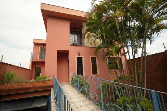 Fachada de casa para alugar com 4 quartos, 345m² em Vila Sacadura Cabral, Santo André