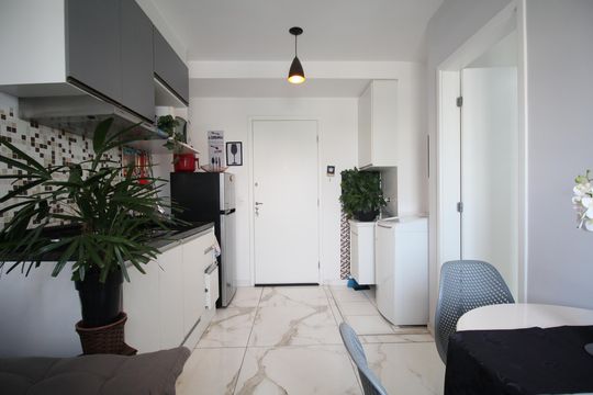 Sala/Cozinha de apartamento à venda com 1 quarto, 24m² em Vila Nova das Belezas, São Paulo