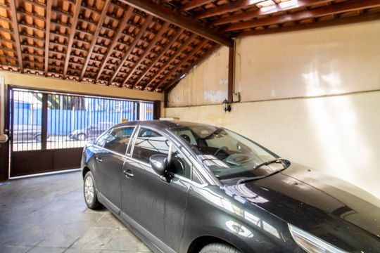 Garagem de casa à venda com 4 quartos, 135m² em Vila Melliani, Guarulhos
