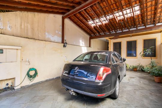 Garagem de casa à venda com 4 quartos, 135m² em Vila Melliani, Guarulhos