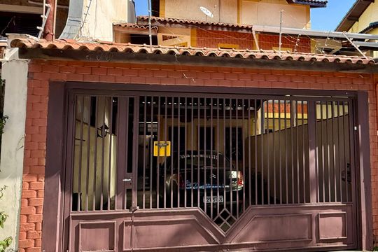 Fachada de casa à venda com 4 quartos, 135m² em Vila Melliani, Guarulhos