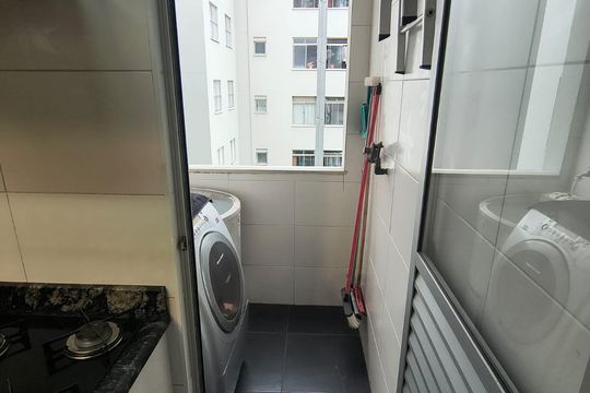 Área de serviço de apartamento para alugar com 2 quartos, 55m² em Cidade Satelite Santa Barbara, São Paulo