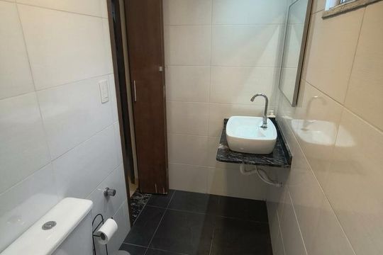 Banheiro de apartamento para alugar com 2 quartos, 55m² em Cidade Satelite Santa Barbara, São Paulo
