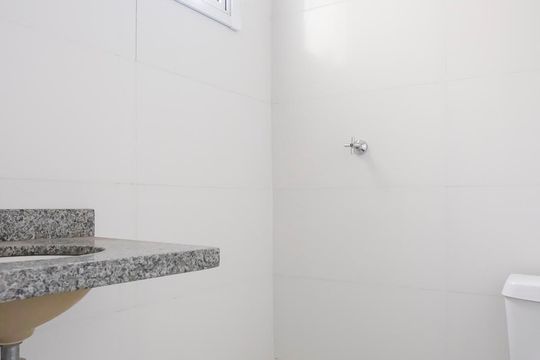 Banheiro da suíte de apartamento à venda com 2 quartos, 50m² em Rudge Ramos, São Bernardo do Campo