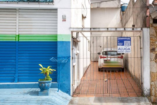 Fachada de casa para alugar com 1 quarto, 50m² em Taboão, Diadema