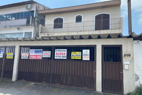 Fachada de casa à venda com 5 quartos, 326m² em Vila Sonia, São Paulo