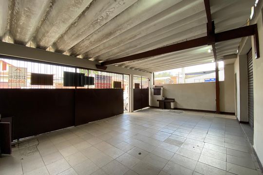 Garagem de casa à venda com 5 quartos, 326m² em Vila Sonia, São Paulo