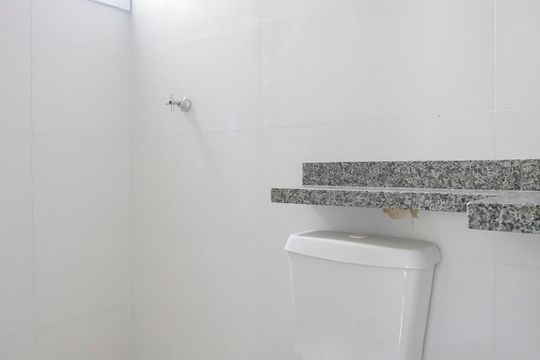 Banheiro de apartamento à venda com 2 quartos, 50m² em Rudge Ramos, São Bernardo do Campo