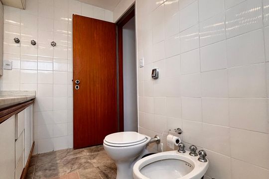 Banheiro de apartamento para alugar com 1 quarto, 65m² em Alphaville Industrial, Barueri